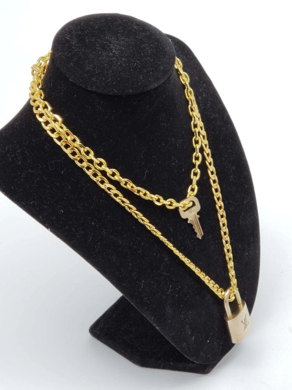 Gold-Plated Necklace with Authentic Louis Vuitton Padlock - Picture 3 of 11